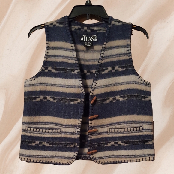Women's Vest Size Small Navy Blue and Tan - Picture 3 of 5